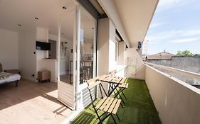 Studio moderne refait à neuf avec balcon